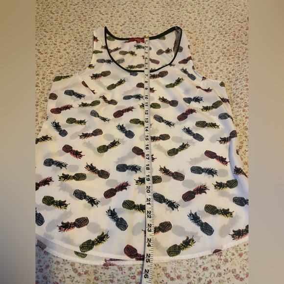 ✨ “Red” Sax Fifth Avenue” Pineapple print 🍍sleeveless tank - Picture 5 of 6